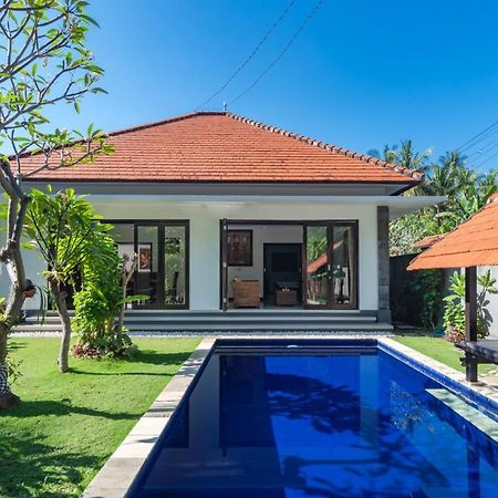 Villas Anna Bali ロヴィーナ エクステリア 写真
