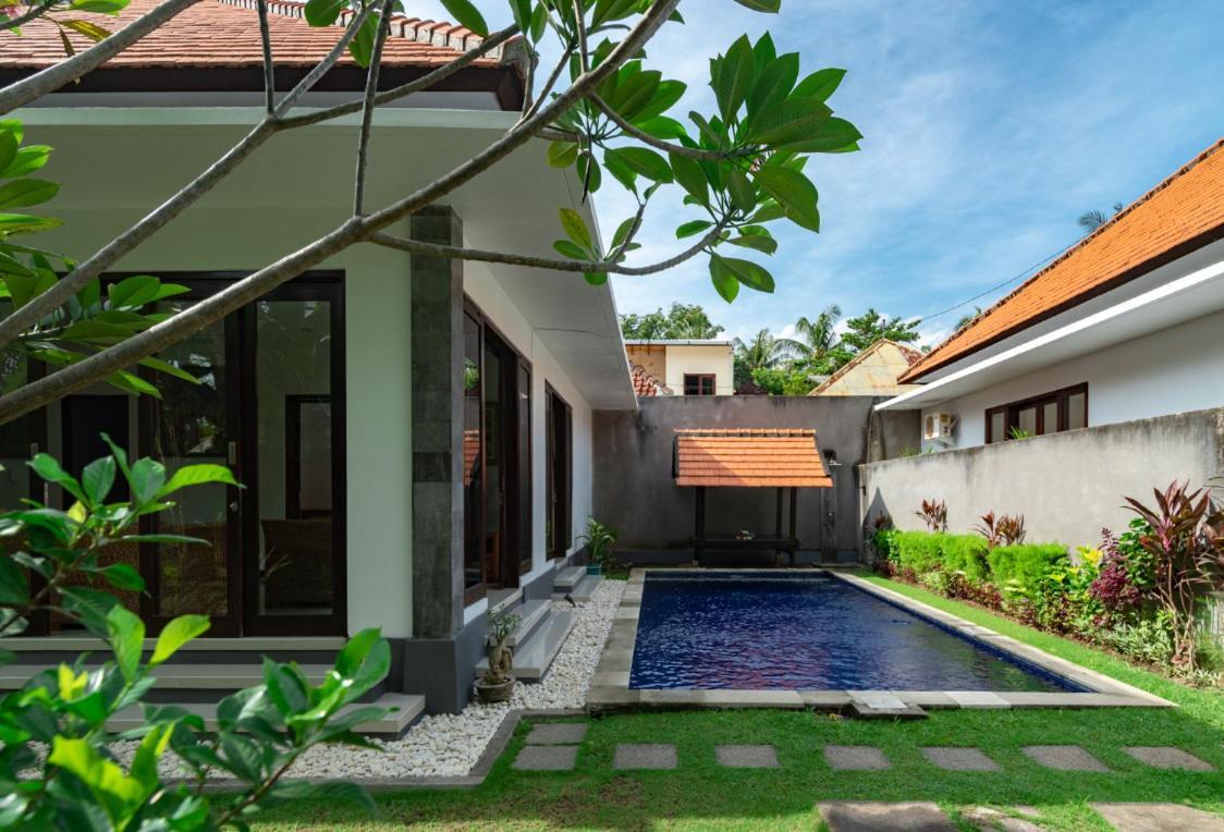 Villas Anna Bali ロヴィーナ エクステリア 写真